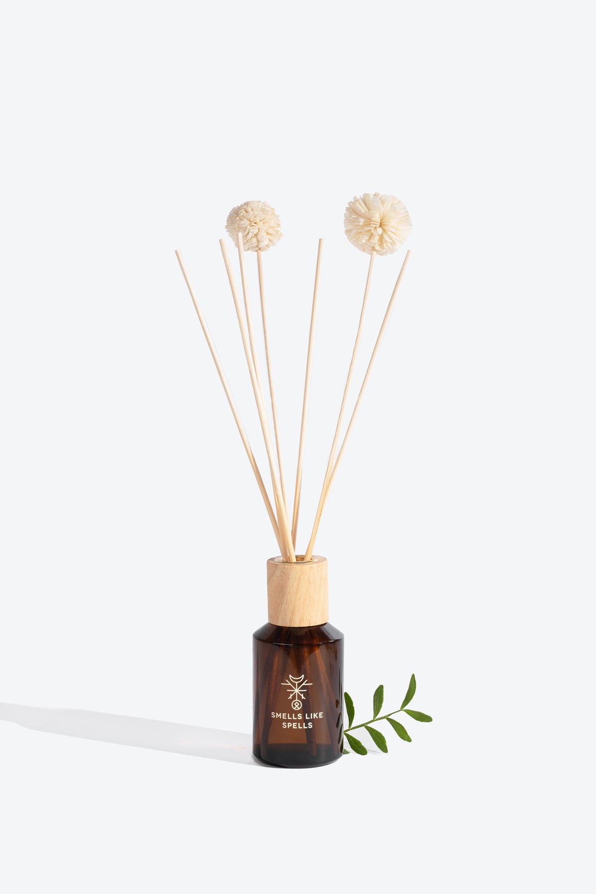 Fragrance Diffuser DELLINGR small bottle, close-up