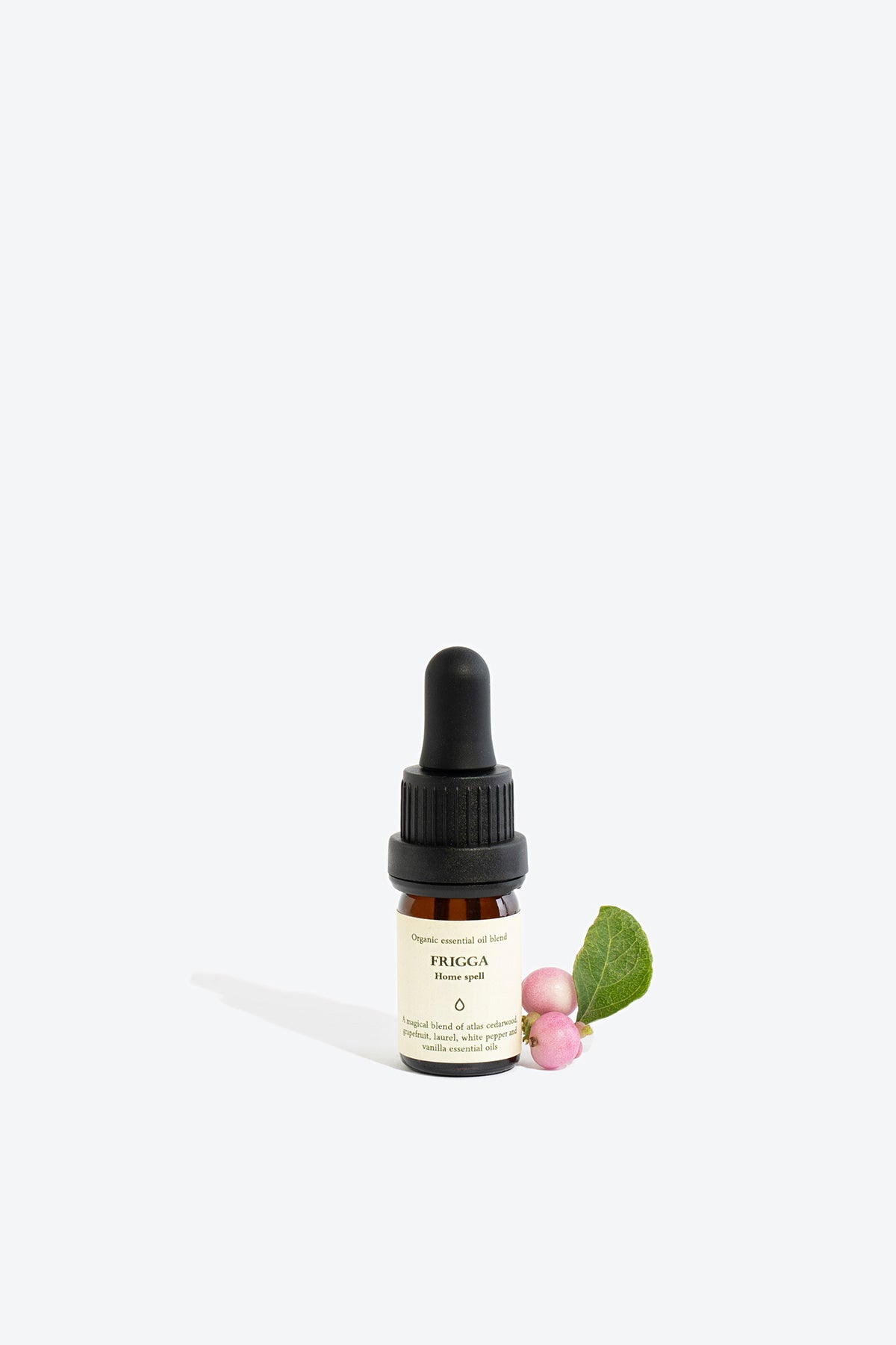 FRIGGA essential oil blend, 5ml glass bottle with pipette, front view