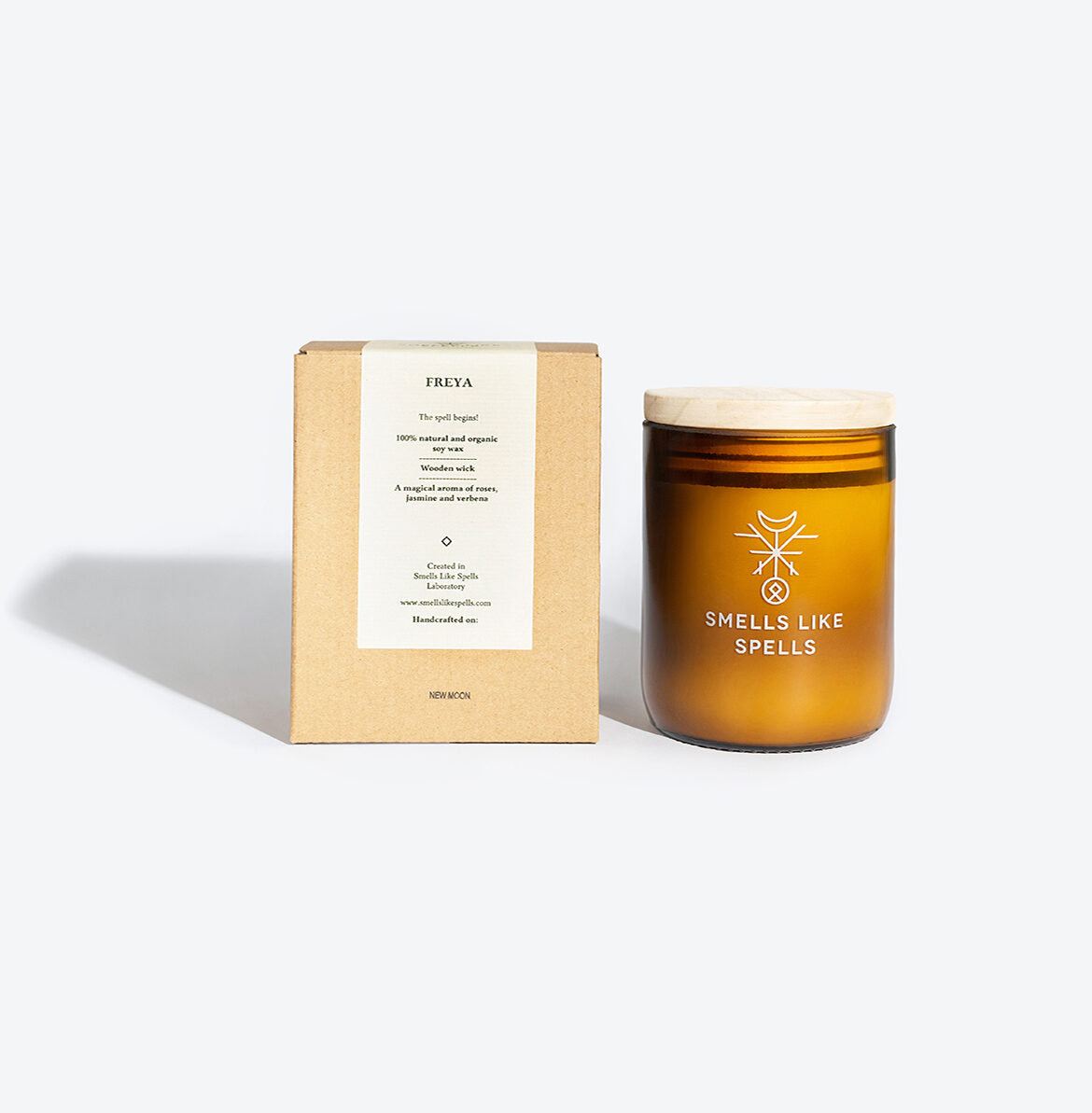 Bougie parfumée FREYA allumée, lueur chaleureuse pour un rituel « amour »
