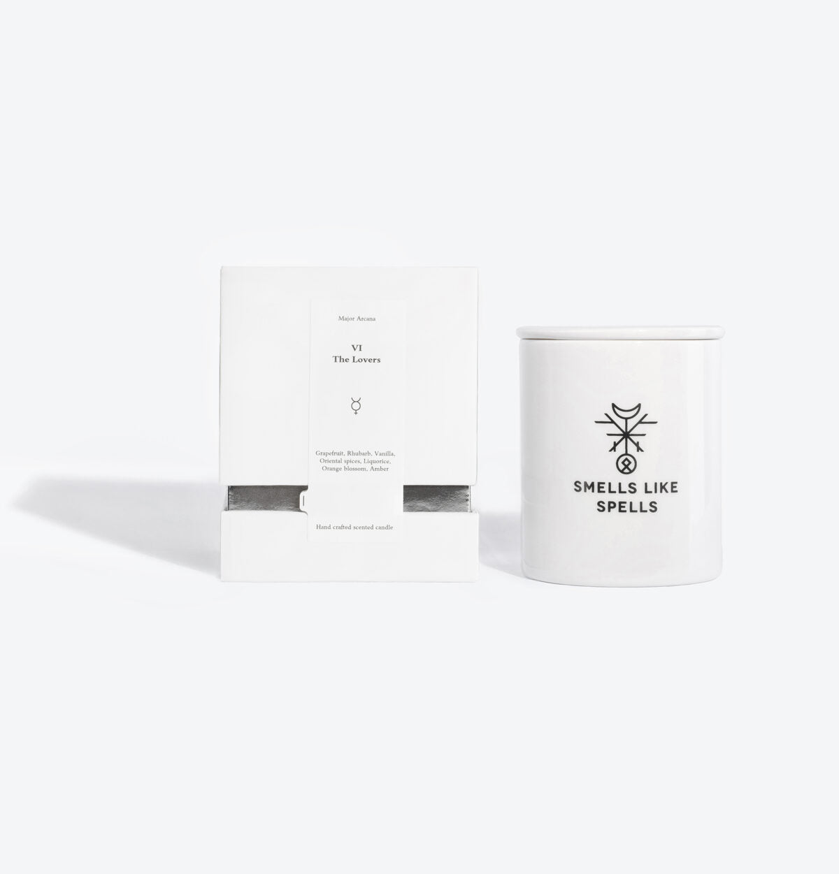 Bougie parfumée THE LOVERS allumée, lueur chaleureuse pour un rituel « amour »